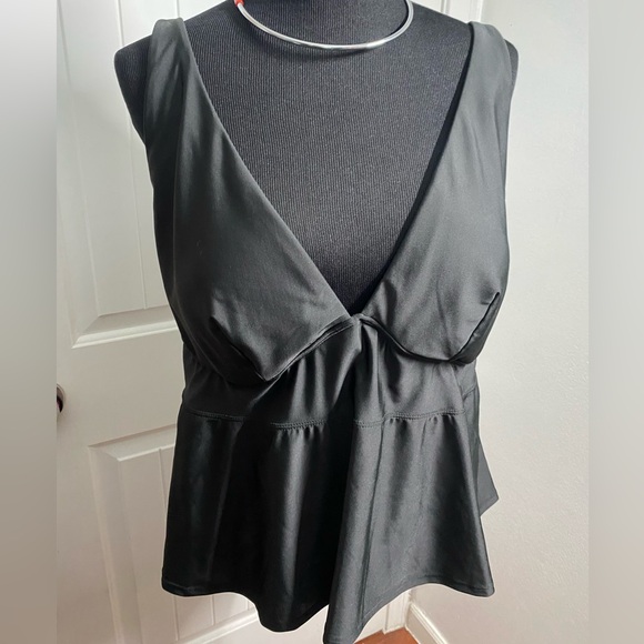 Black top - Picture 6 of 8